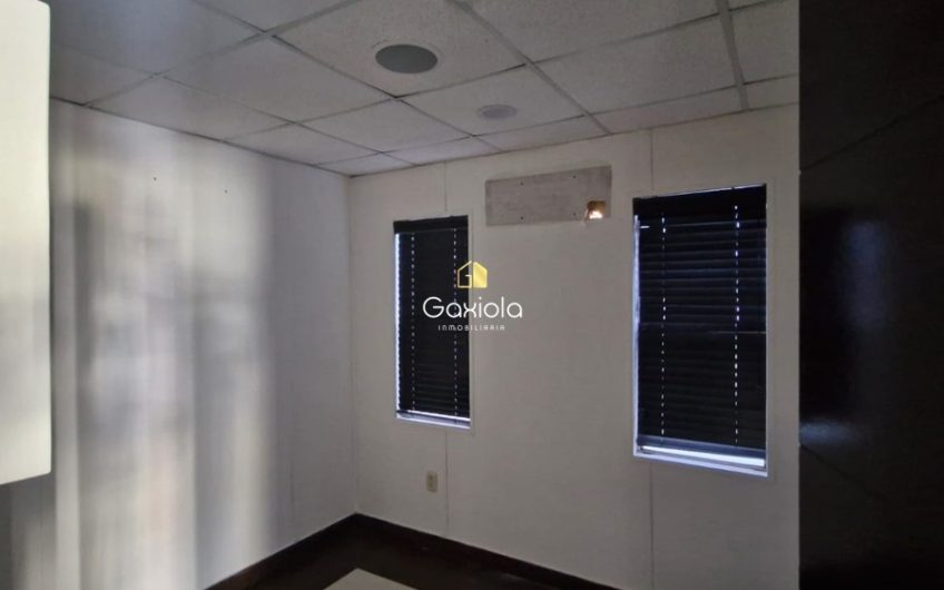 Se RENTA consultorios/ oficinas en sector tres rios