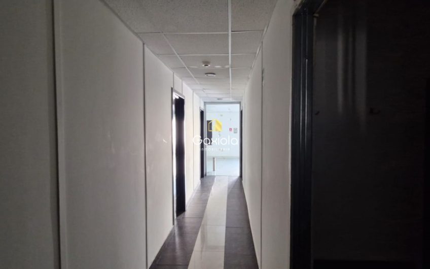 Se RENTA consultorios/ oficinas en sector tres rios