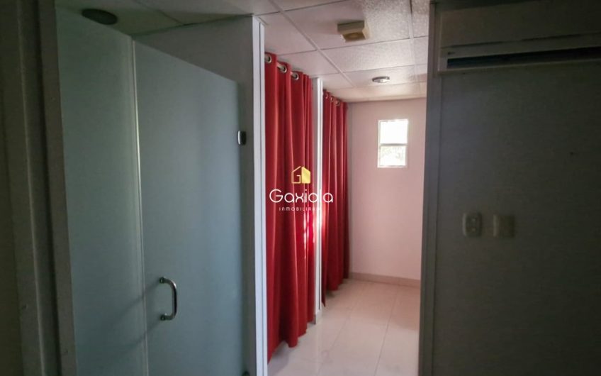 Se RENTA consultorios/ oficinas en sector tres rios