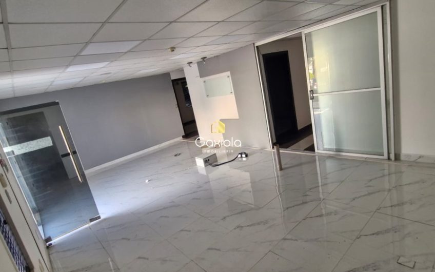 Se RENTA consultorios/ oficinas en sector tres rios