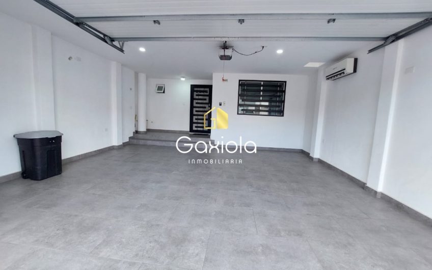 Se RENTA casa en Valle Alto