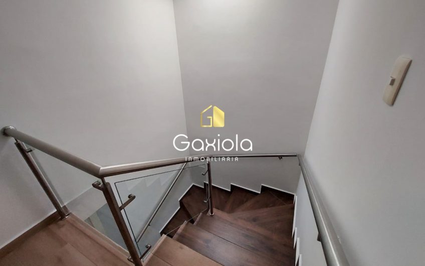 Se RENTA casa en Valle Alto