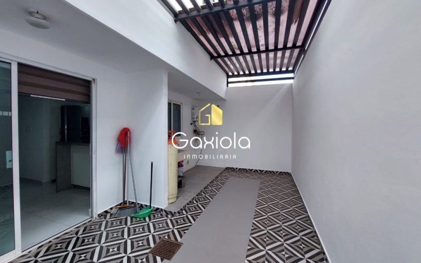 Se RENTA casa en Valle Alto