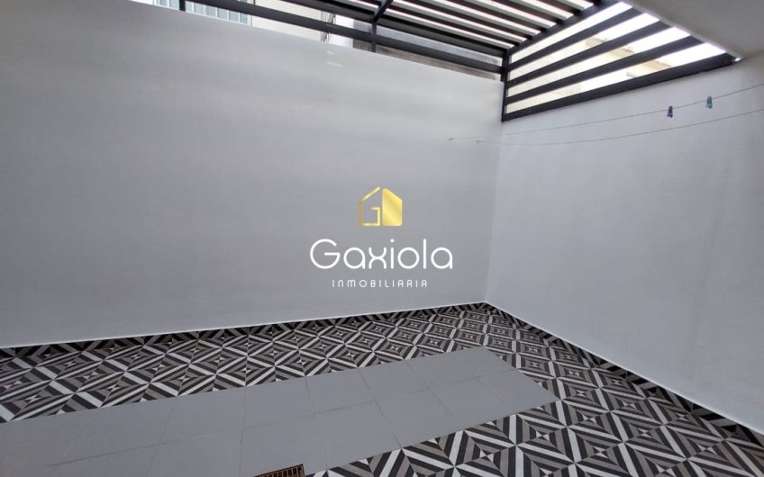 Se RENTA casa en Valle Alto