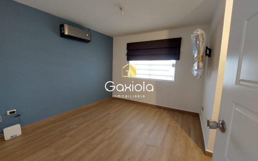 Se RENTA casa en Valle Alto