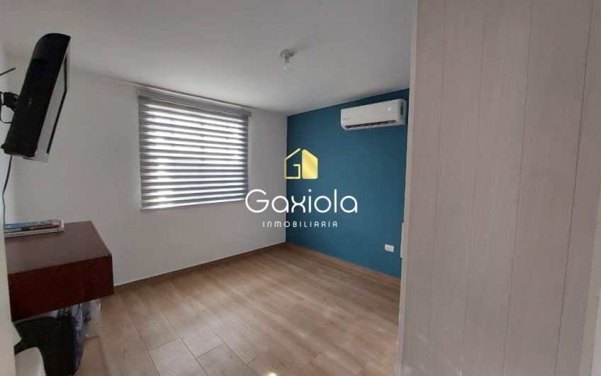 Se RENTA casa en Valle Alto