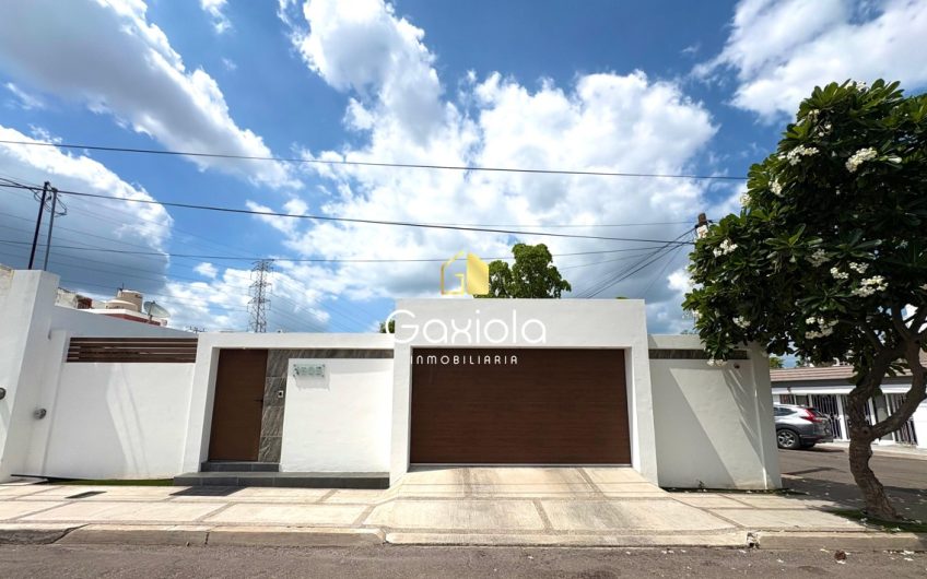 Se RENTA Casa (sin muebles), ubicada en Col. Stase