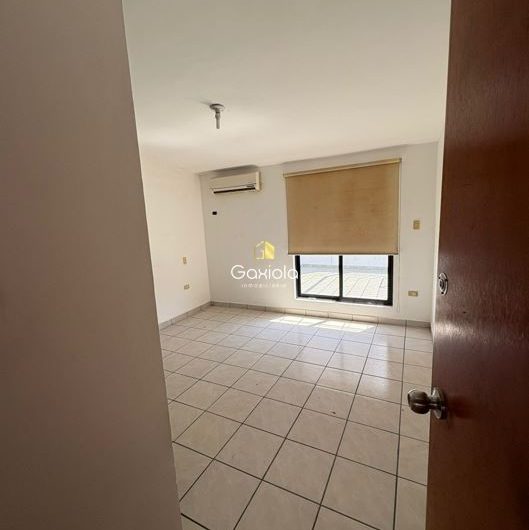 Se RENTA casa en fracc Canaco