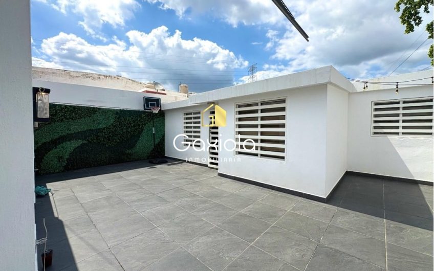Se RENTA Casa (sin muebles), ubicada en Col. Stase