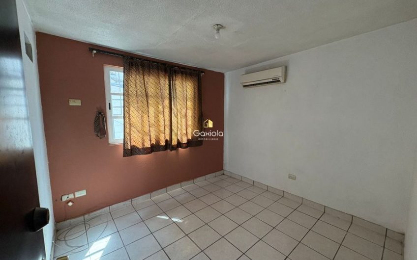 Se RENTA casa en fracc Canaco