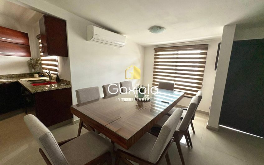 Se RENTA Casa (sin muebles), ubicada en Col. Stase