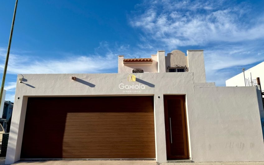 Se RENTA casa de dos pisos en Fracc. Acueducto, cerca de Plaza Sendero