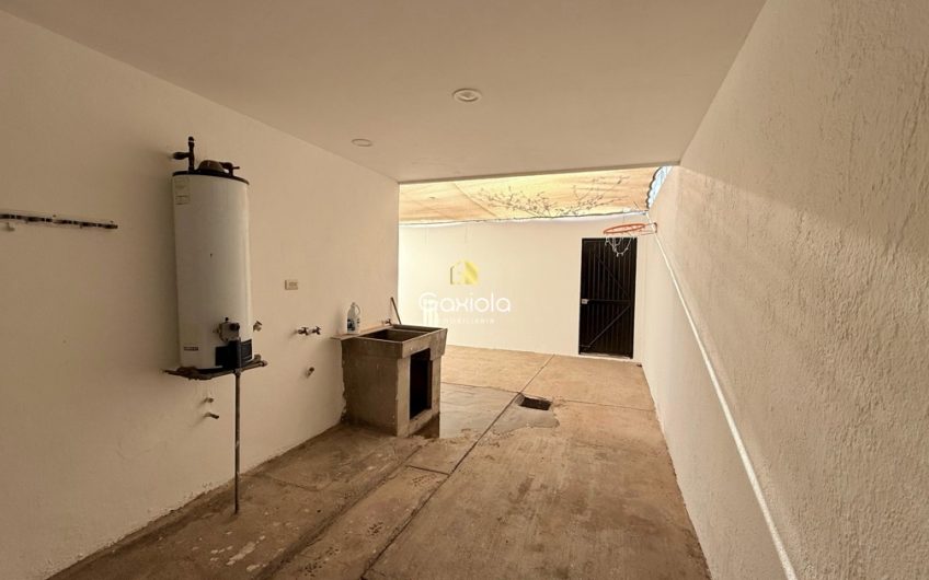 Se RENTA casa de dos pisos en Fracc. Acueducto, cerca de Plaza Sendero