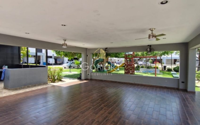 Se VENDE casa ubicada en Privada con acceso controlado y área común con alberca, La Conquista