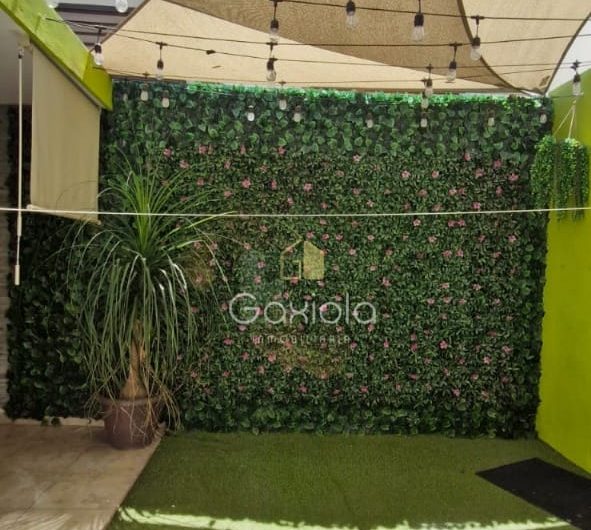 Se VENDE casa ubicada en Privada con acceso controlado y área común con alberca, La Conquista