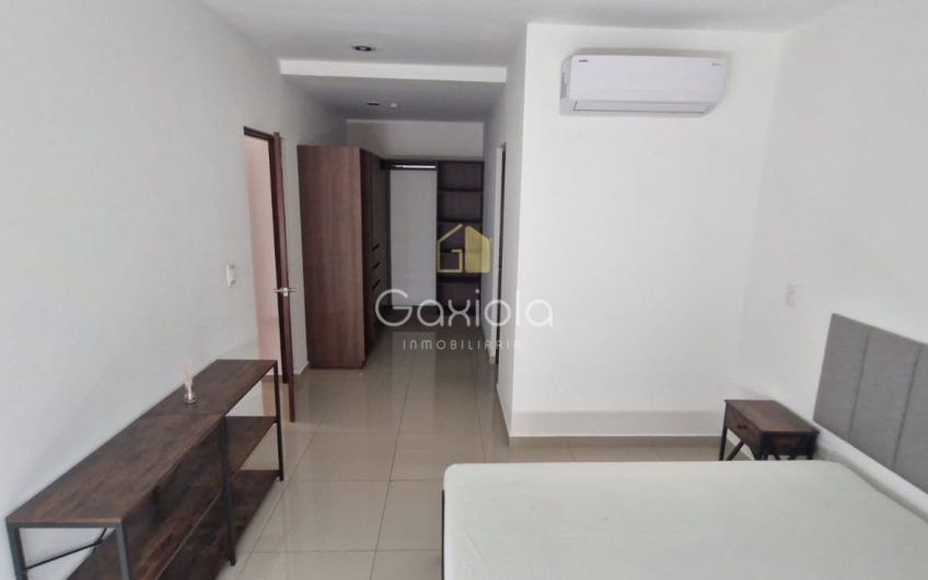 Se VENDE o SE RENTA Departamento AMUEBLADO, ubicado en privada con acceso controlado y roof garden, La Conquista