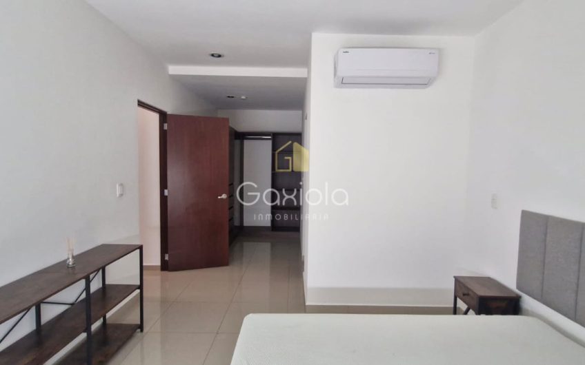 Se VENDE o SE RENTA Departamento AMUEBLADO, ubicado en privada con acceso controlado y roof garden, La Conquista