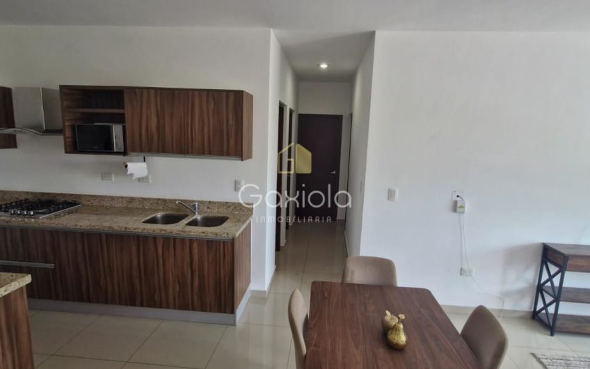 Se VENDE o SE RENTA Departamento AMUEBLADO, ubicado en privada con acceso controlado y roof garden, La Conquista