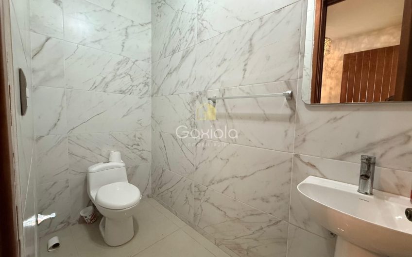 Se RENTA casa ubicada en Privada con acceso controlado, Las Flores