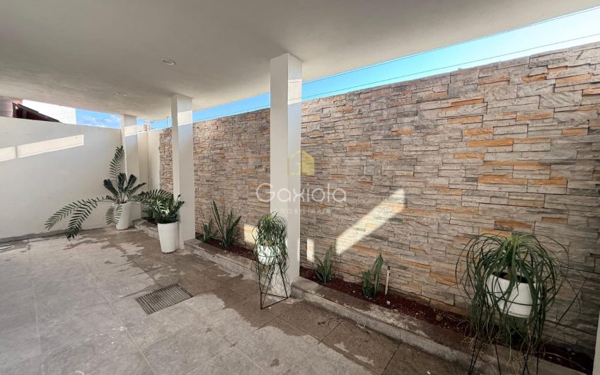 Se RENTA casa ubicada en Privada con acceso controlado, Las Flores