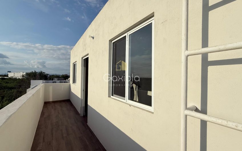 Se RENTA casa ubicada en Privada con acceso controlado, Las Flores