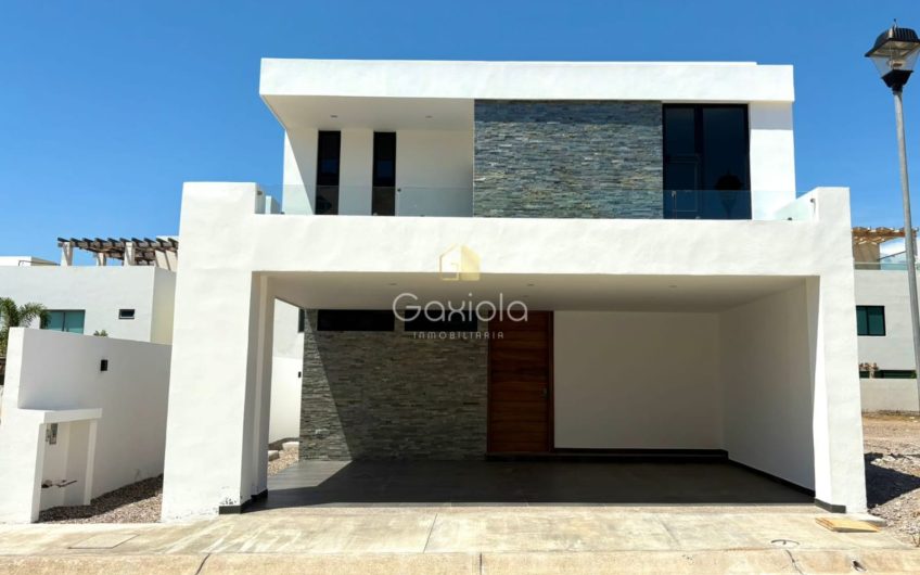 Se VENDE casa en privada con acceso controlado y área común con alberca,  Altabrisa Residencial, Mazatlán, Sinaloa