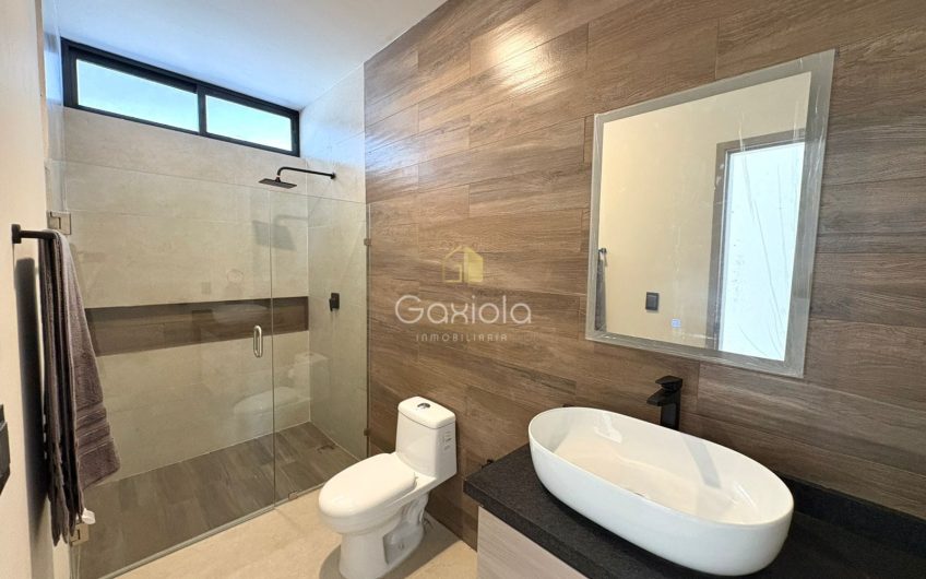 Se VENDE casa en privada con acceso controlado y área común con alberca,  Altabrisa Residencial, Mazatlán, Sinaloa