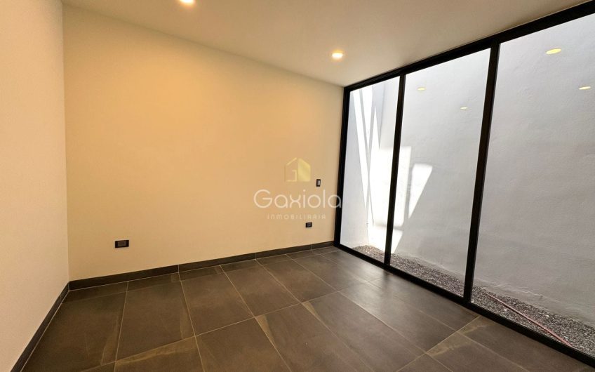 Se VENDE casa en privada con acceso controlado y área común con alberca,  Altabrisa Residencial, Mazatlán, Sinaloa