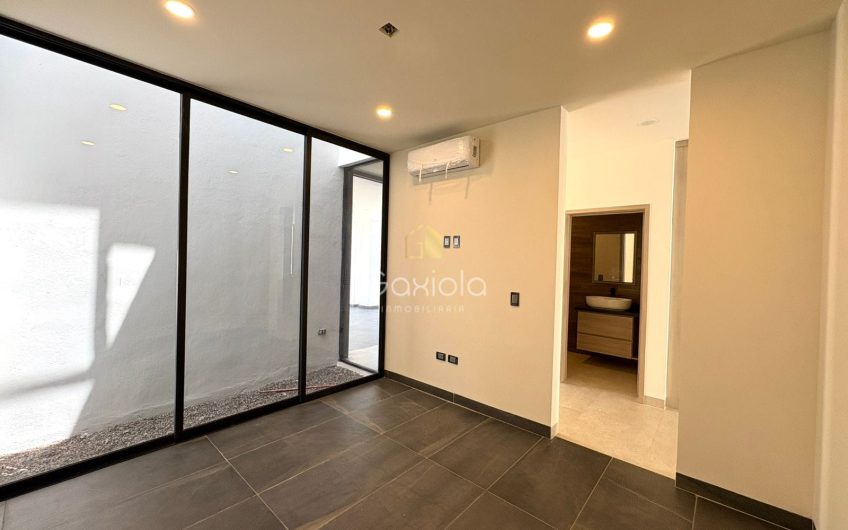 Se VENDE casa en privada con acceso controlado y área común con alberca,  Altabrisa Residencial, Mazatlán, Sinaloa