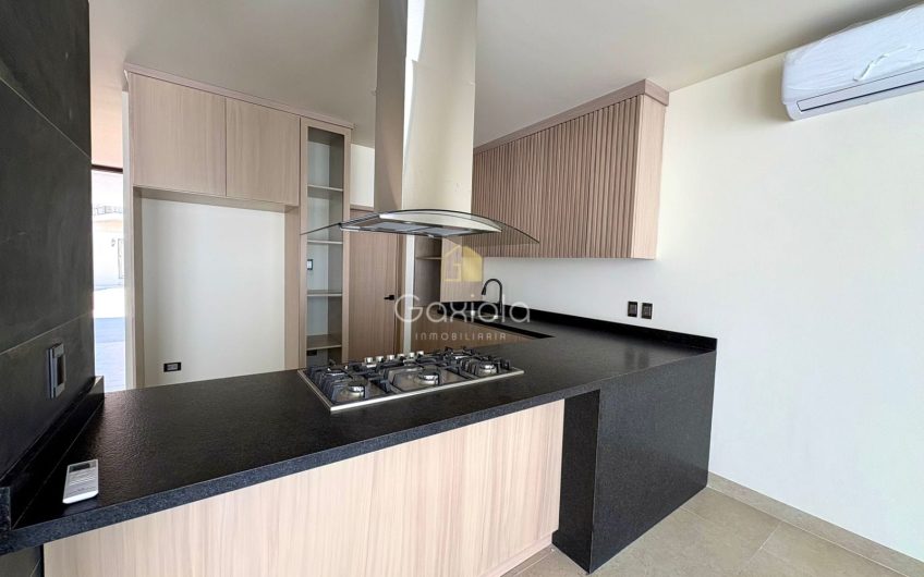 Se VENDE casa en privada con acceso controlado y área común con alberca,  Altabrisa Residencial, Mazatlán, Sinaloa