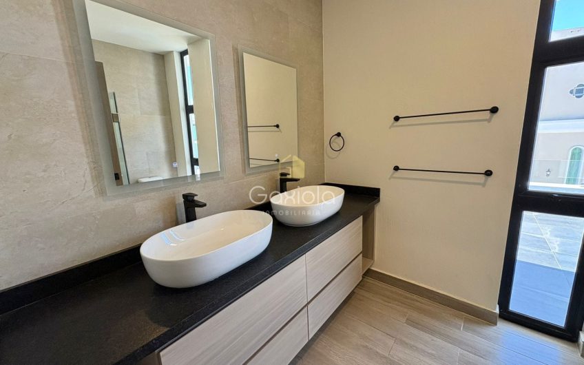 Se VENDE casa en privada con acceso controlado y área común con alberca,  Altabrisa Residencial, Mazatlán, Sinaloa