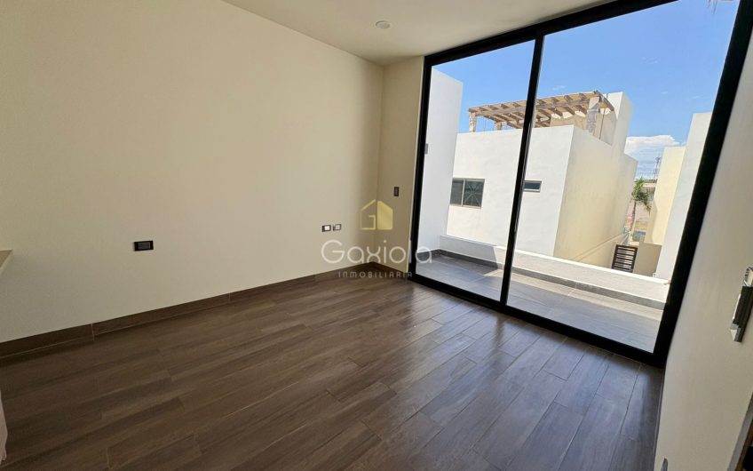 Se VENDE casa en privada con acceso controlado y área común con alberca,  Altabrisa Residencial, Mazatlán, Sinaloa
