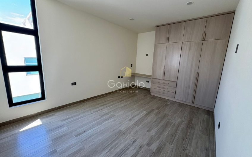 Se VENDE casa en privada con acceso controlado y área común con alberca,  Altabrisa Residencial, Mazatlán, Sinaloa