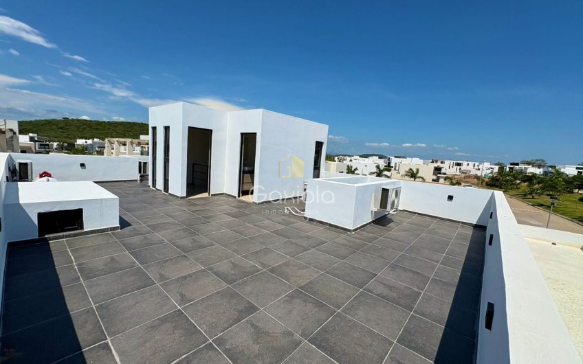 Se VENDE casa en privada con acceso controlado y área común con alberca,  Altabrisa Residencial, Mazatlán, Sinaloa