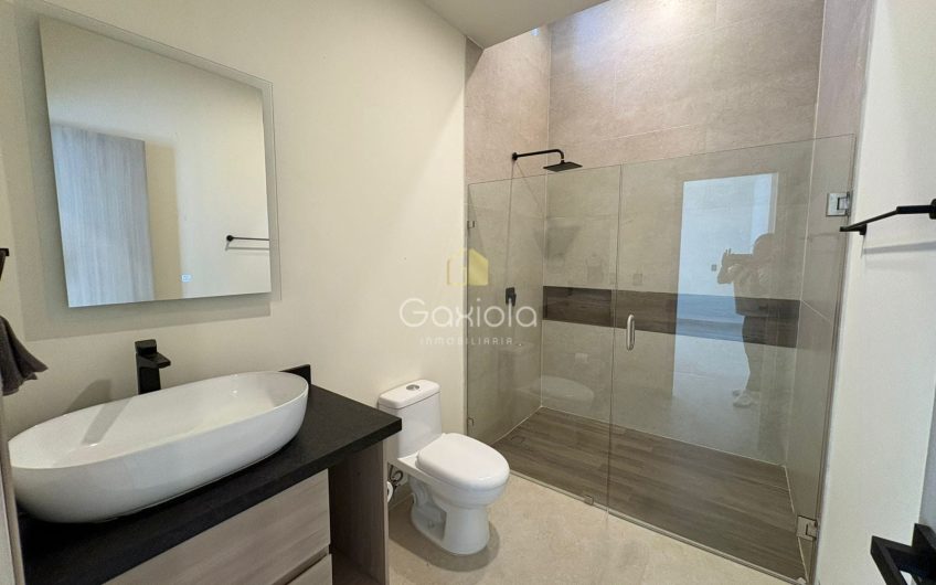 Se VENDE casa en privada con acceso controlado y área común con alberca,  Altabrisa Residencial, Mazatlán, Sinaloa