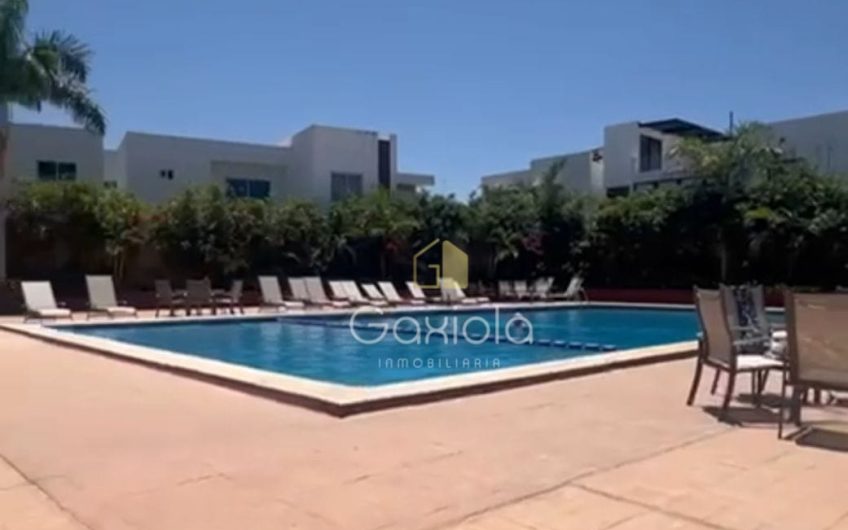 Se VENDE casa en privada con acceso controlado y área común con alberca,  Altabrisa Residencial, Mazatlán, Sinaloa