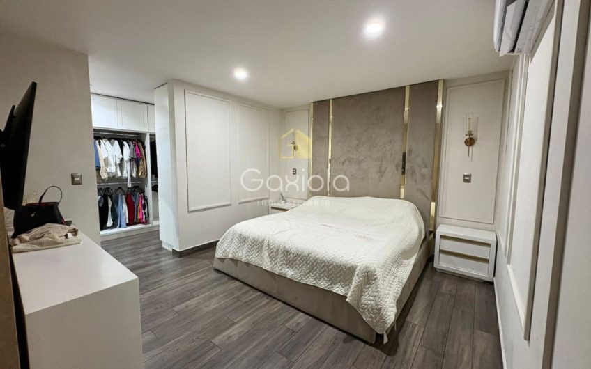 Se RENTA Casa con o sin muebles, ubicada en Privada con acceso controlado y área común con alberca, Novum Residencial, Valle Alto