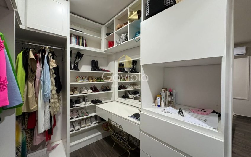 Se RENTA Casa con o sin muebles, ubicada en Privada con acceso controlado y área común con alberca, Novum Residencial, Valle Alto