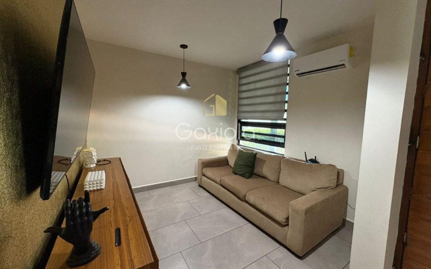 Se RENTA Casa con o sin muebles, ubicada en Privada con acceso controlado y área común con alberca, Novum Residencial, Valle Alto