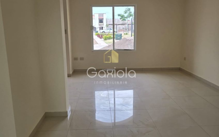 Se RENTA Casa en Privada con acceso controlado y alberca, Stanza Cantabria, sector La Conquista