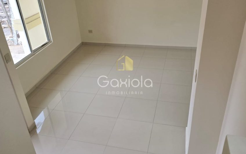 Se RENTA Casa en Privada con acceso controlado y alberca, Stanza Cantabria, sector La Conquista