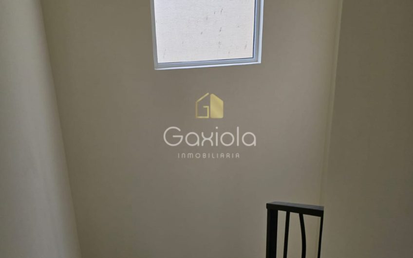 Se RENTA Casa en Privada con acceso controlado y alberca, Stanza Cantabria, sector La Conquista