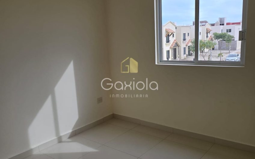 Se RENTA Casa en Privada con acceso controlado y alberca, Stanza Cantabria, sector La Conquista