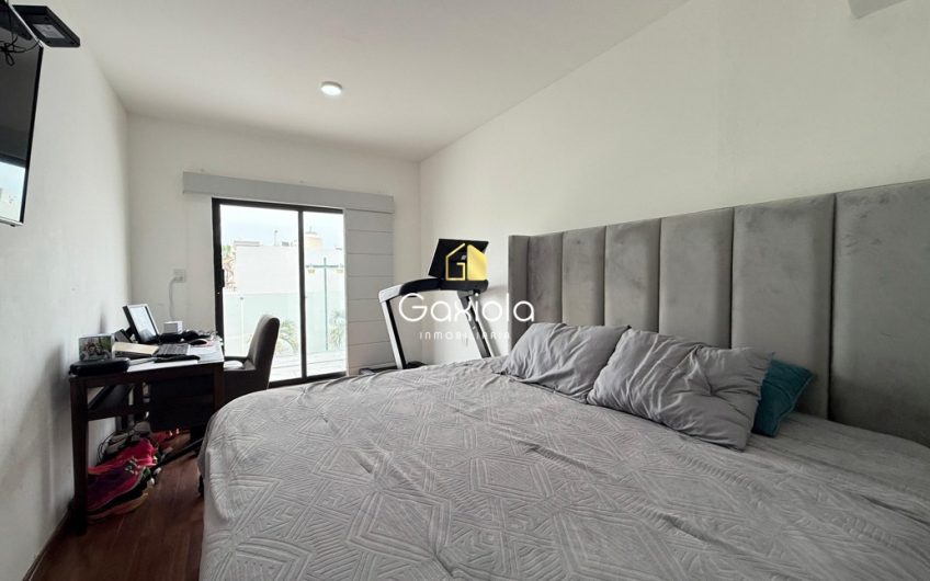 Se VENDE casa ubicada en Privada con acceso controlado, Stanza Castillas, Sector La Conquista