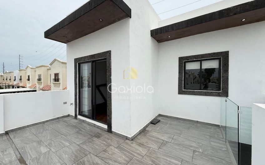 Se VENDE casa ubicada en Privada con acceso controlado, Stanza Castillas, Sector La Conquista