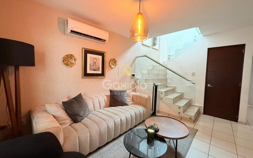 Se VENDE casa ubicada en Privada con acceso controlado, Stanza Castillas, Sector La Conquista