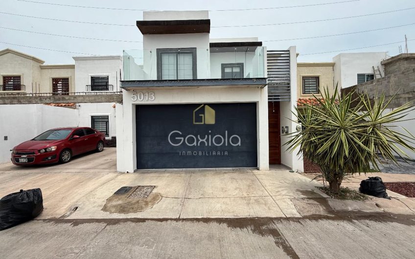 Se VENDE casa ubicada en Privada con acceso controlado, Stanza Castillas, Sector La Conquista