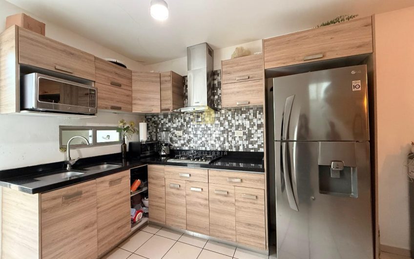 Se VENDE casa ubicada en Privada con acceso controlado, Stanza Castillas, Sector La Conquista