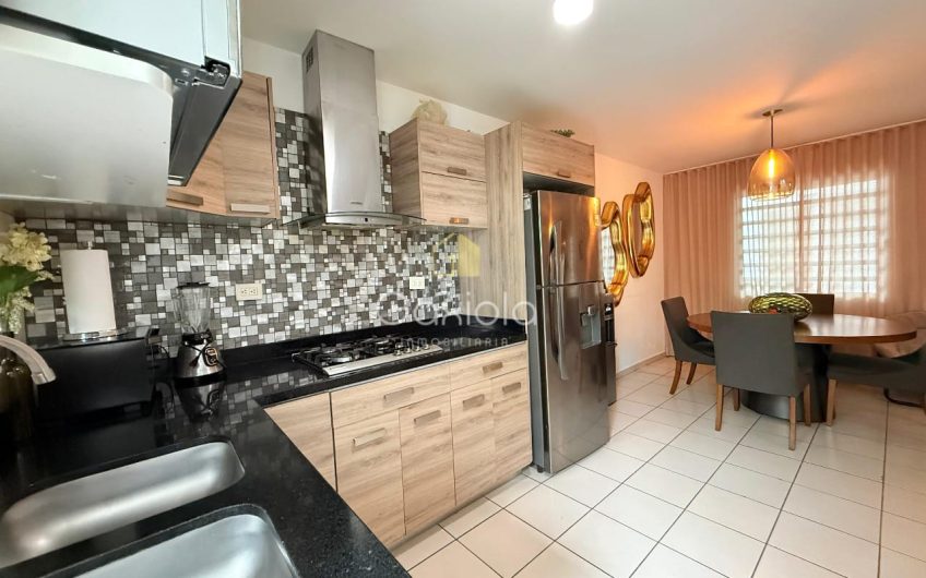Se VENDE casa ubicada en Privada con acceso controlado, Stanza Castillas, Sector La Conquista