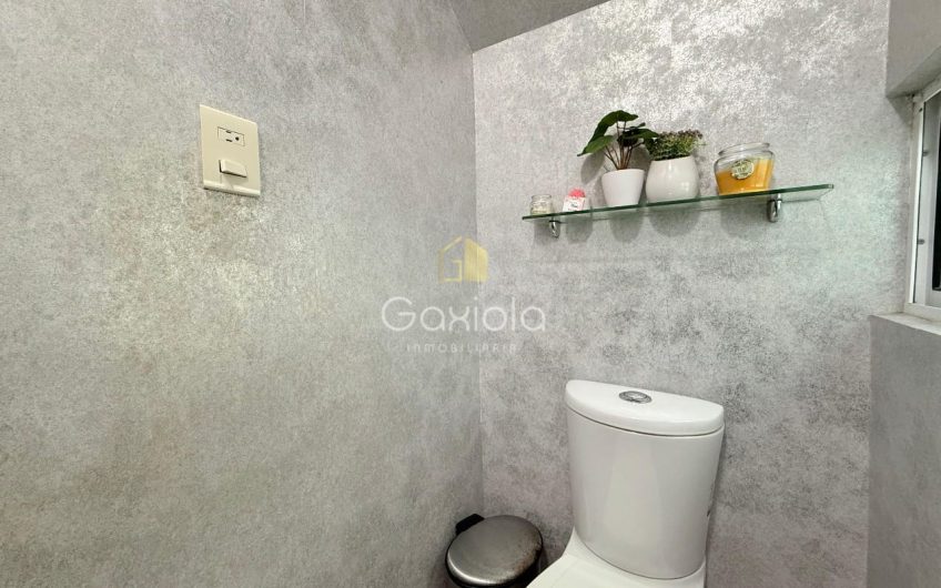 Se VENDE casa ubicada en Privada con acceso controlado, Stanza Castillas, Sector La Conquista